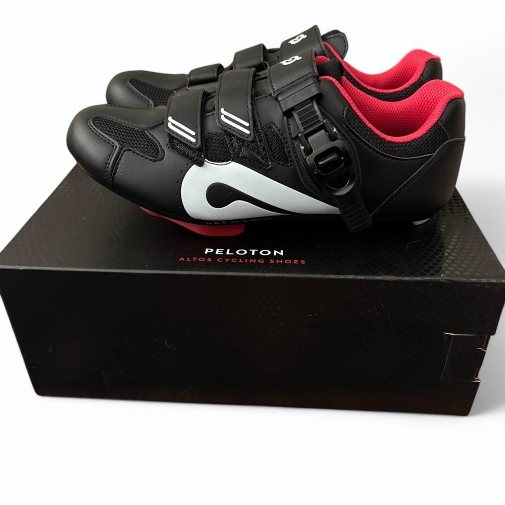 SOLD Peloton Altos Cycling Shoes Size 39 / Women’s 8 - almost new w box